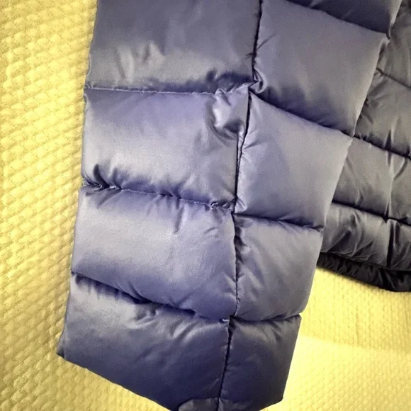 The North Face Women's Vibrant Blue Puffer Jacket - Picture 9 of 15